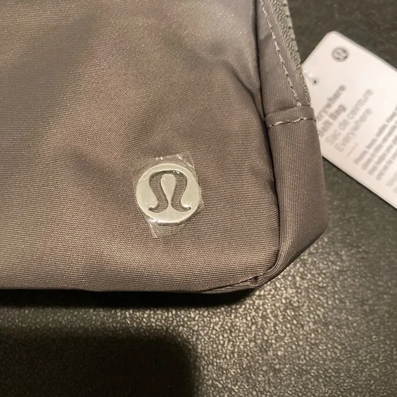 Lululemon Everywhere Belt Bag Fanny Pack Backpack Crossbody Bag Asphalt Grey 1L - Picture 2 of 11